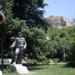 Bearsac partial head beside Melnik monument