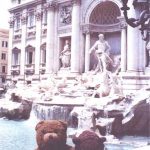 Bearsac and Rizla sitting by the Trevie Fountain