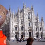 Bearsac beside Duomo di Milano