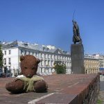 Bearsac on low wall in foreground of the Jan Kiliński Monument.