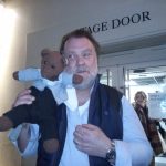Bryn Terfel holding Bearsac by the ROH stage door