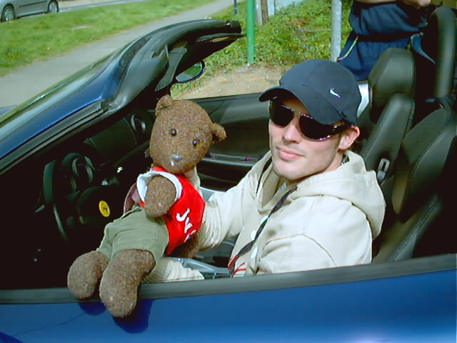 Bearsac and Freddie Ljungberg in Freddie's car.