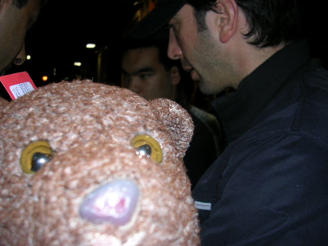 David Schwimmer in background ignoring Bearsac