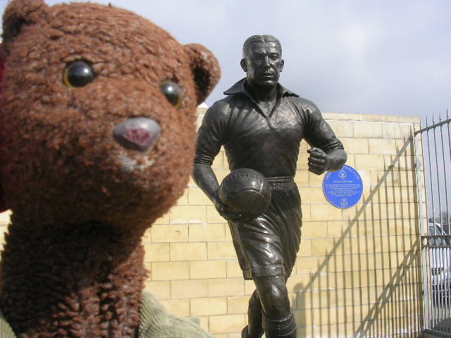 Statue of Dixie Dean. Bearsac in foreground