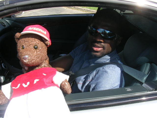 Kolo Toure holding Bearsac in car window