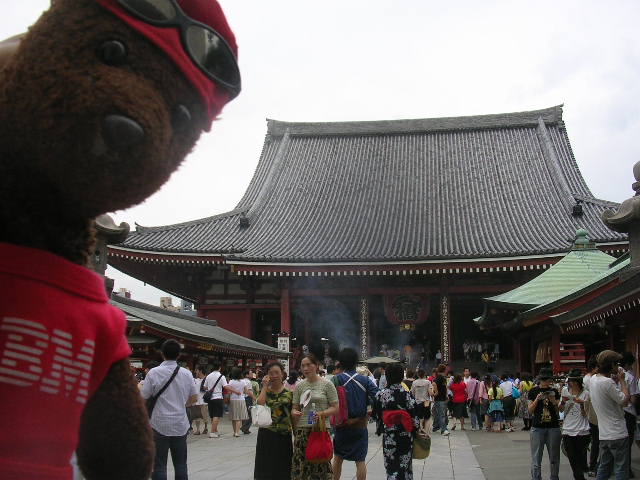 Bearsac beside Sensoji Temple