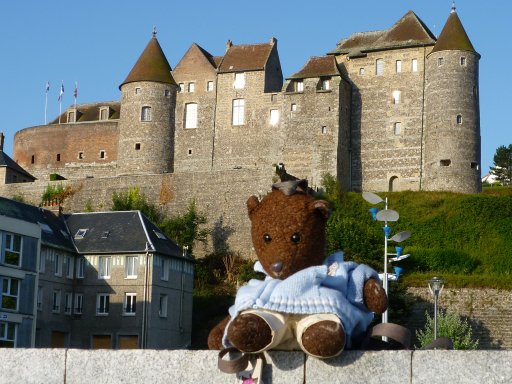 Bearsac outside the castle.