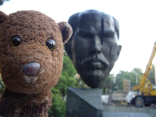 Bearsac's head beside Sofia Stefan Stambolov head monument