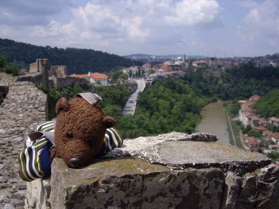 Bearsac lying front down on Veliko Tarnavo Fortress wall