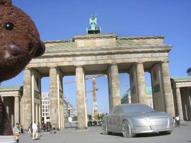 Bearsac beside the Brandenburg Gate