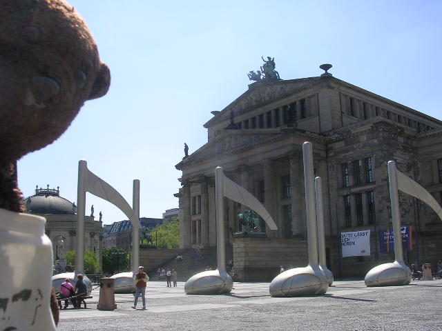 Bearsac in Gendarmen Square with giant musical notes