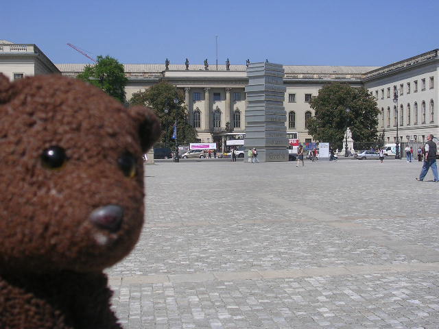 Bearsac in Bebelplatz