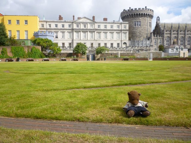 Bearsac in foreground of Dublin Castle
