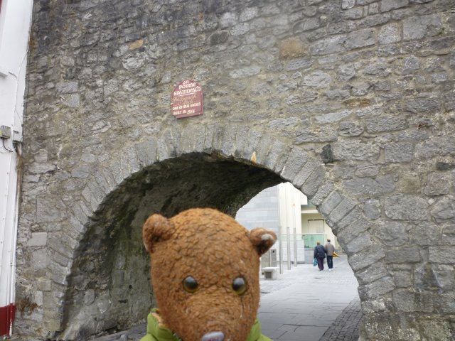 Bearsac under the Spanish Arch