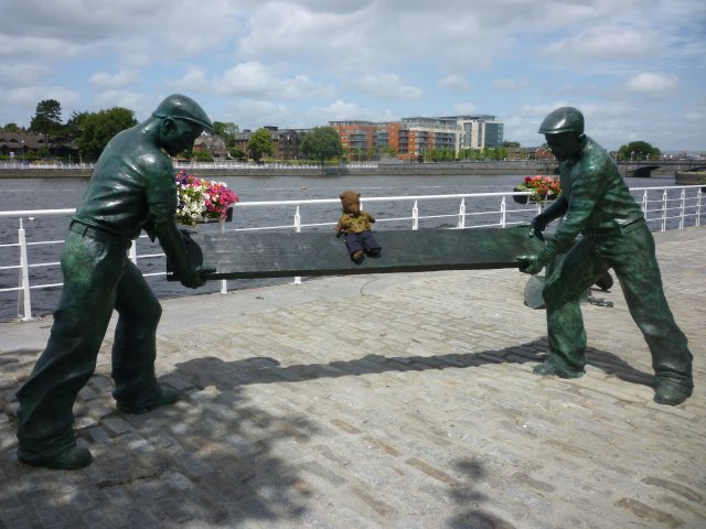 Bearsac sitting on the Shannon Dockers monument