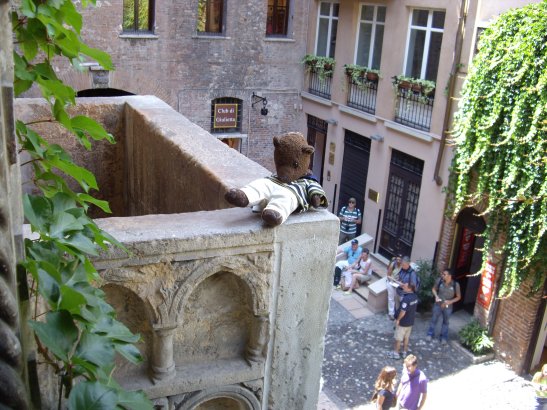 Bearsac on Juliet balcony