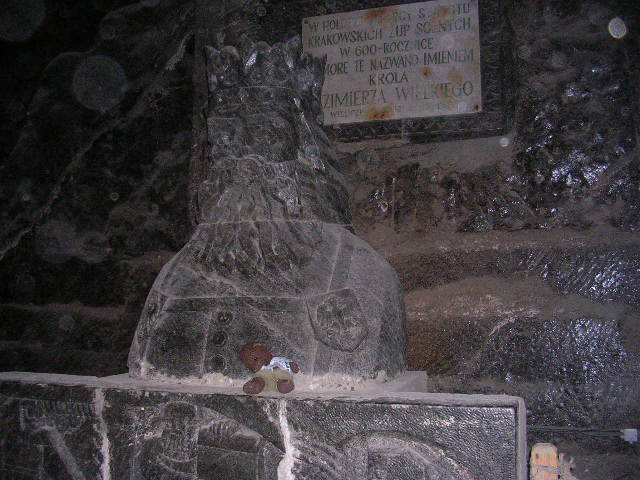 Beasac sitting on the King Béla salt carving