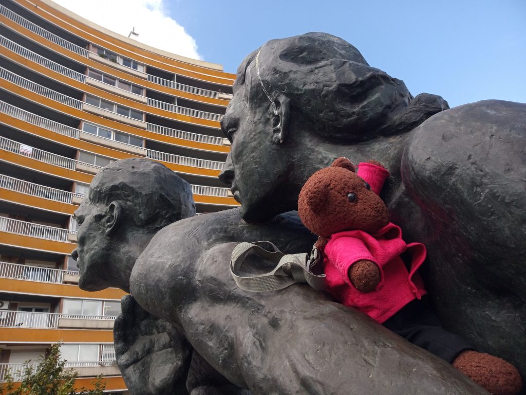 Bearsac on the memorial Os Perseguidos