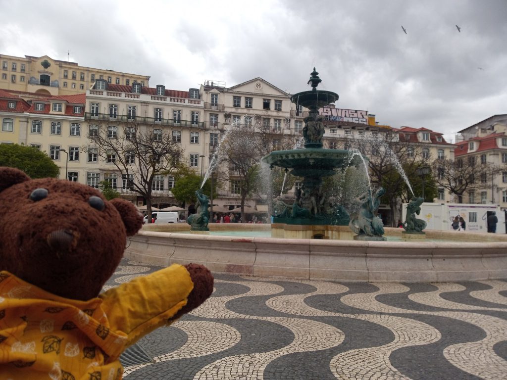 Bearsac in the foreground of Rossio Square