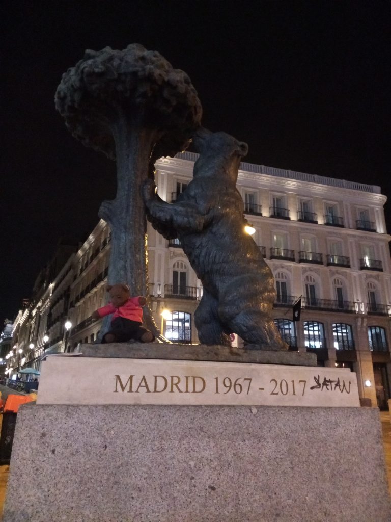 Bearsac with El Oso y el Madroño sculpture