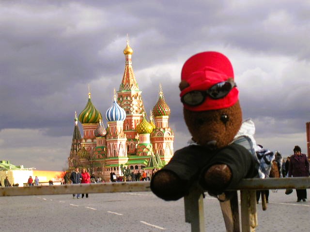 Bearsac in the frorground of St Basils Cathedral.